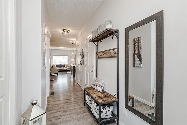 Calgary 3 bedrooms Room For Rent for rent. Property photo: 729599-2