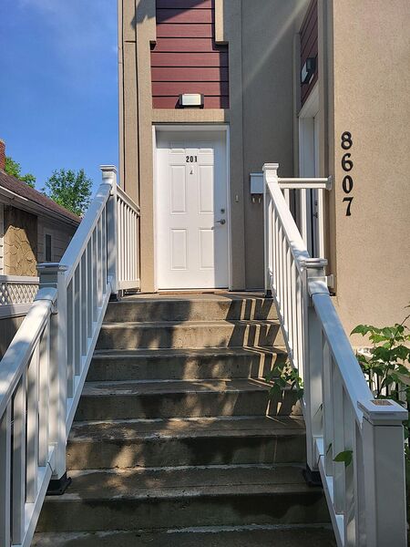 Edmonton 2 + Den bedrooms Townhouse for rent. Property photo: 729713-2
