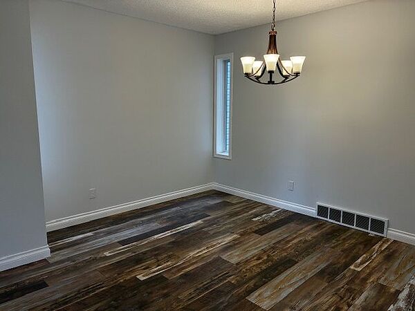 Calgary 3 bedrooms House for rent. Property photo: 729923-2