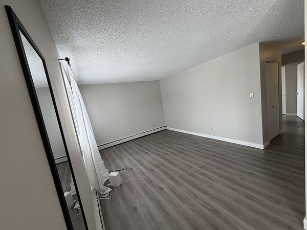 Edmonton 2 bedrooms Condo Unit for rent. Property photo: 729970-2
