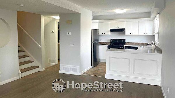 Calgary 2 bedrooms Townhouse for rent. Property photo: 73043-2