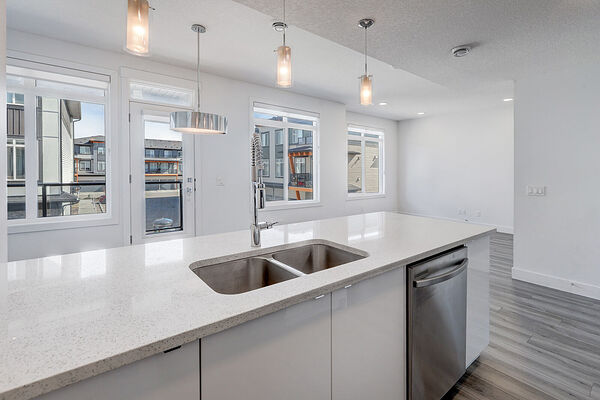 Calgary 3 bedrooms Townhouse for rent. Property photo: 730592-2
