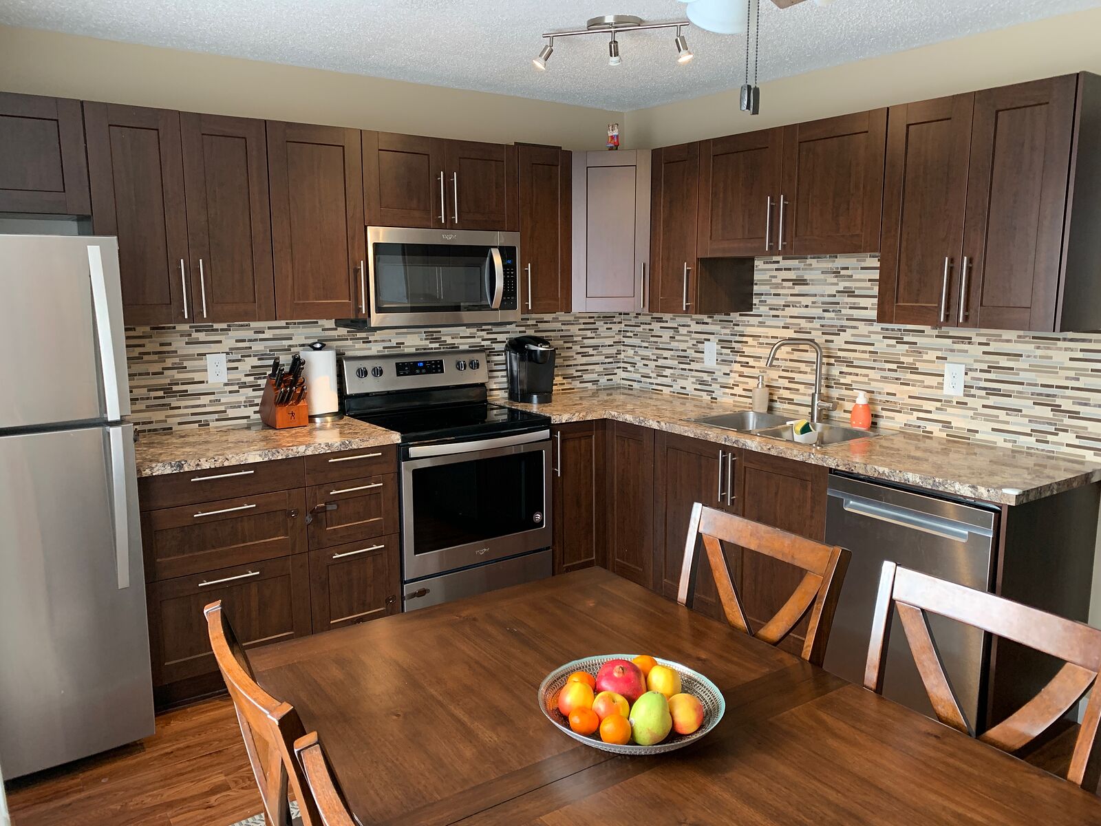 Calgary 3 bedrooms Townhouse for rent. Property photo: 730761-1