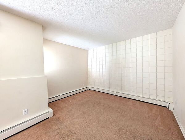 Calgary 2 bedrooms Condo Unit for rent. Property photo: 730856-2