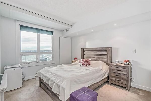 Calgary 1 + Den bedrooms Condo Unit for rent. Property photo: 731433-2