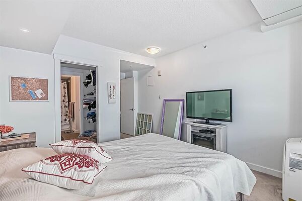 Calgary 1 + Den bedrooms Condo Unit for rent. Property photo: 731433-3