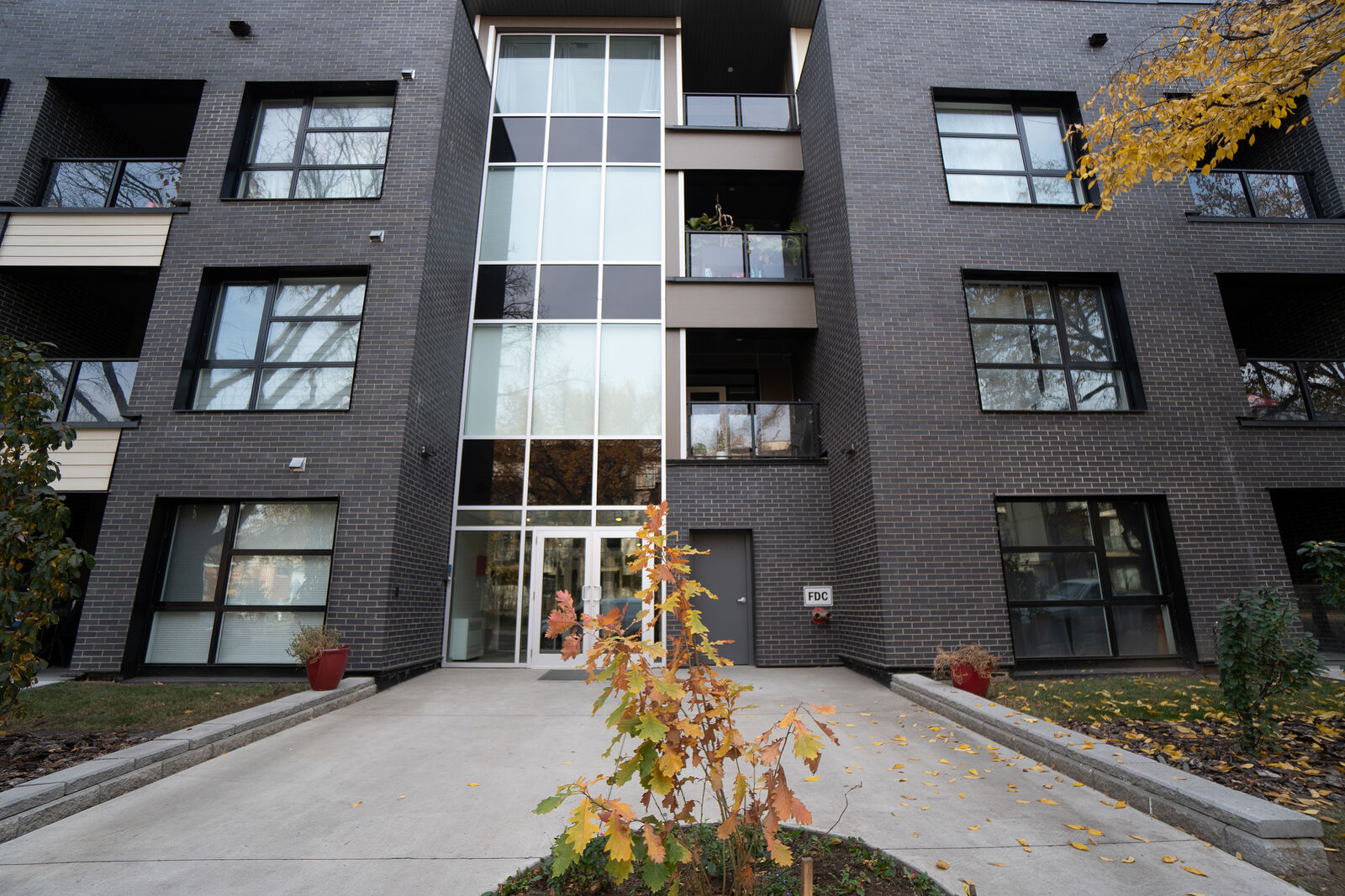 Edmonton 2 bedrooms Condo Unit for rent. Property photo: 731435-1