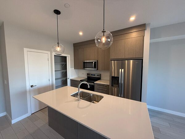 Calgary 2 bedrooms Condo Unit for rent. Property photo: 731535-3