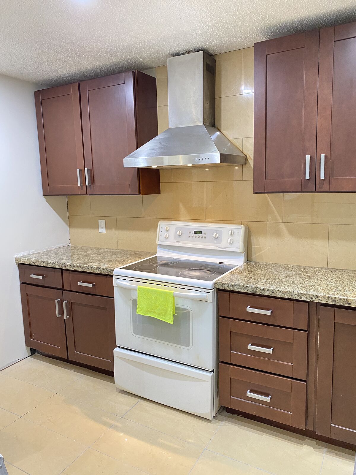 Calgary 5 bedrooms Room For Rent for rent. Property photo: 731665-1