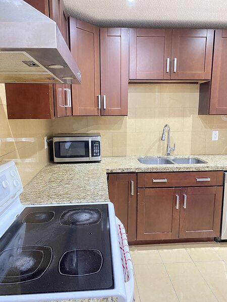 Calgary 5 bedrooms Room For Rent for rent. Property photo: 731665-2