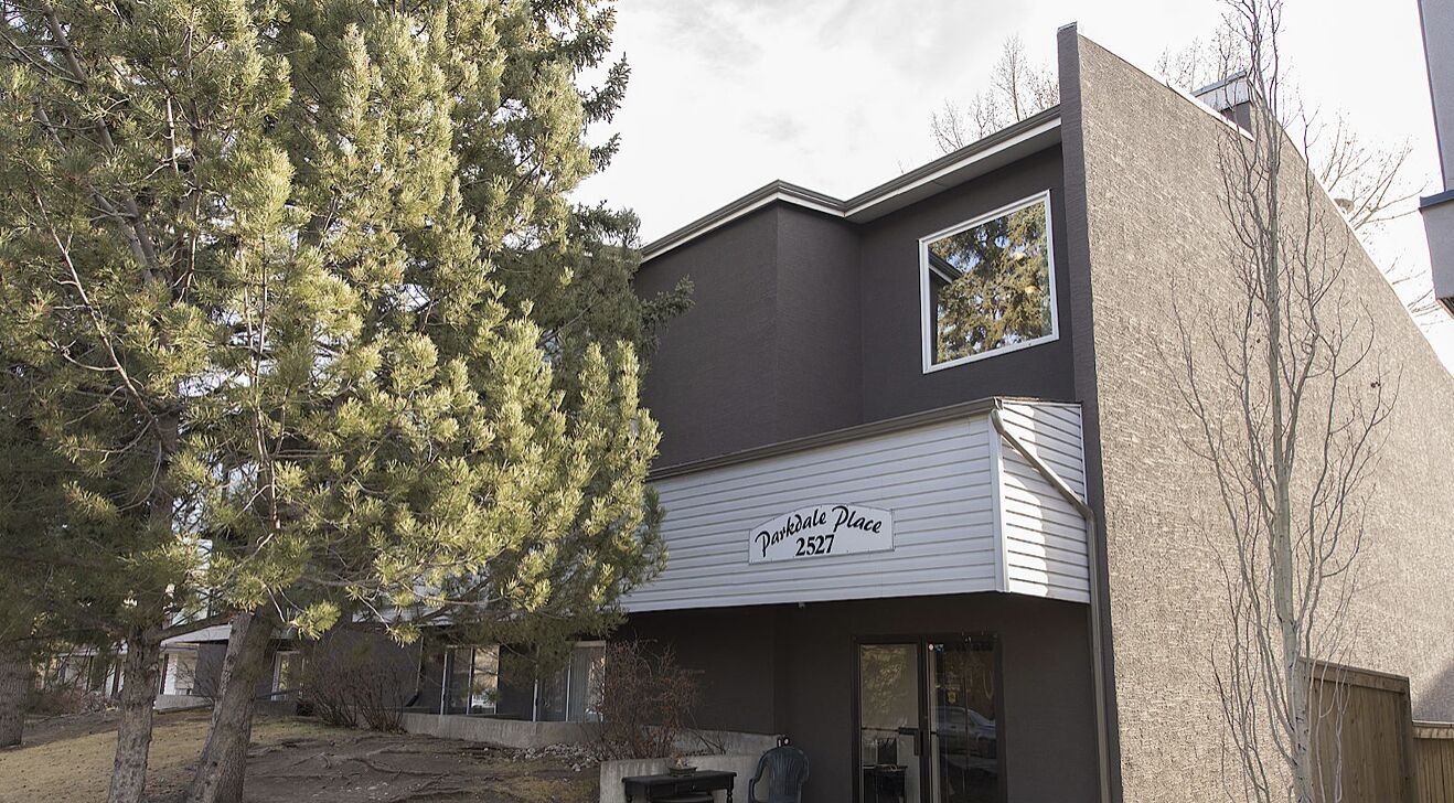 Calgary studio Condo Unit for rent. Property photo: 731828-1