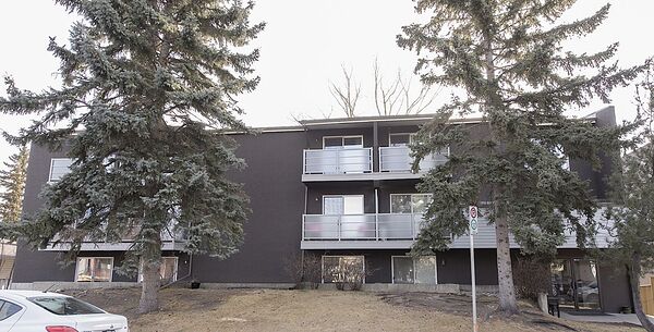 Calgary studio Condo Unit for rent. Property photo: 731828-2