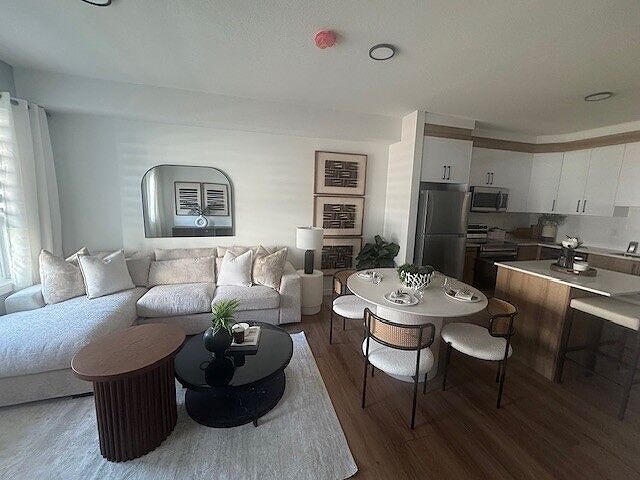 Edmonton 2 bedrooms Apartment for rent. Property photo: 732067-1