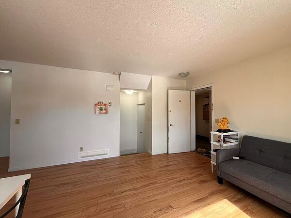 Calgary 3 bedrooms Townhouse for rent. Property photo: 732076-2