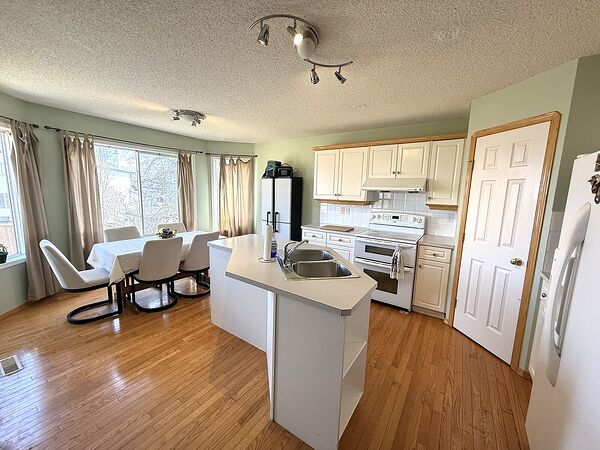 Calgary 1 bedroom Room For Rent for rent. Property photo: 732357-2