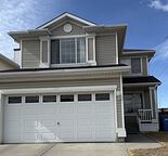 Spacious Basement Bedroom in Scenic Acres Home