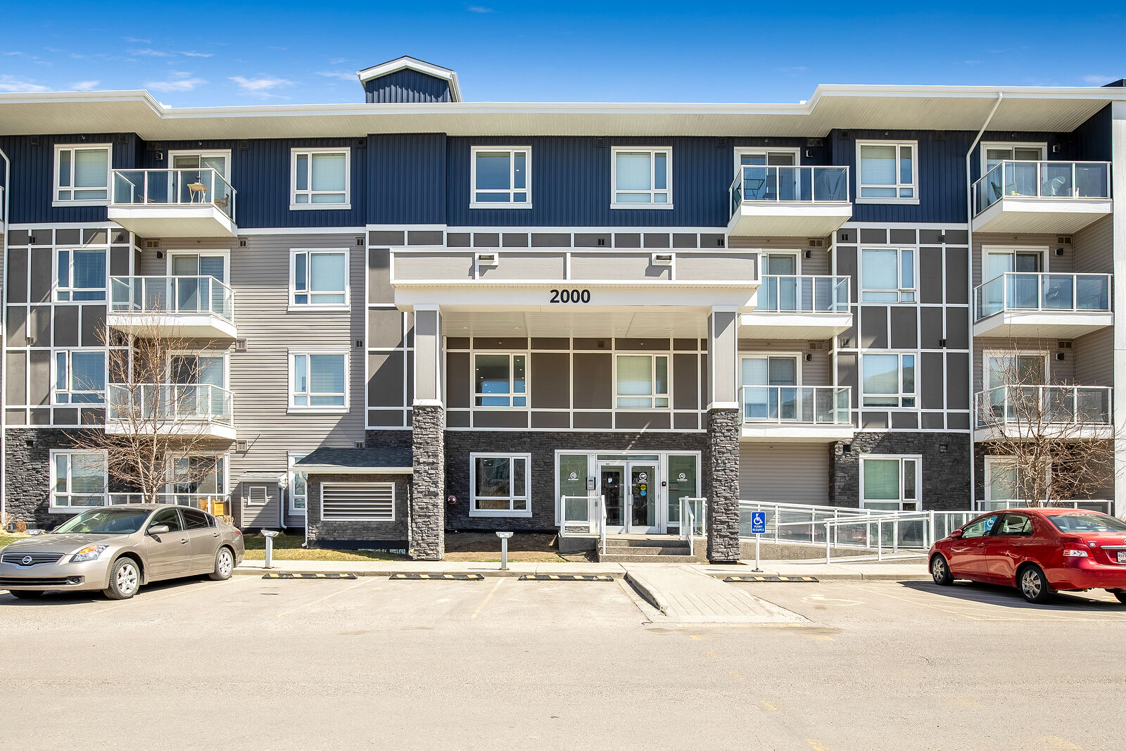 Calgary 2 bedrooms Condo Unit for rent. Property photo: 732358-1