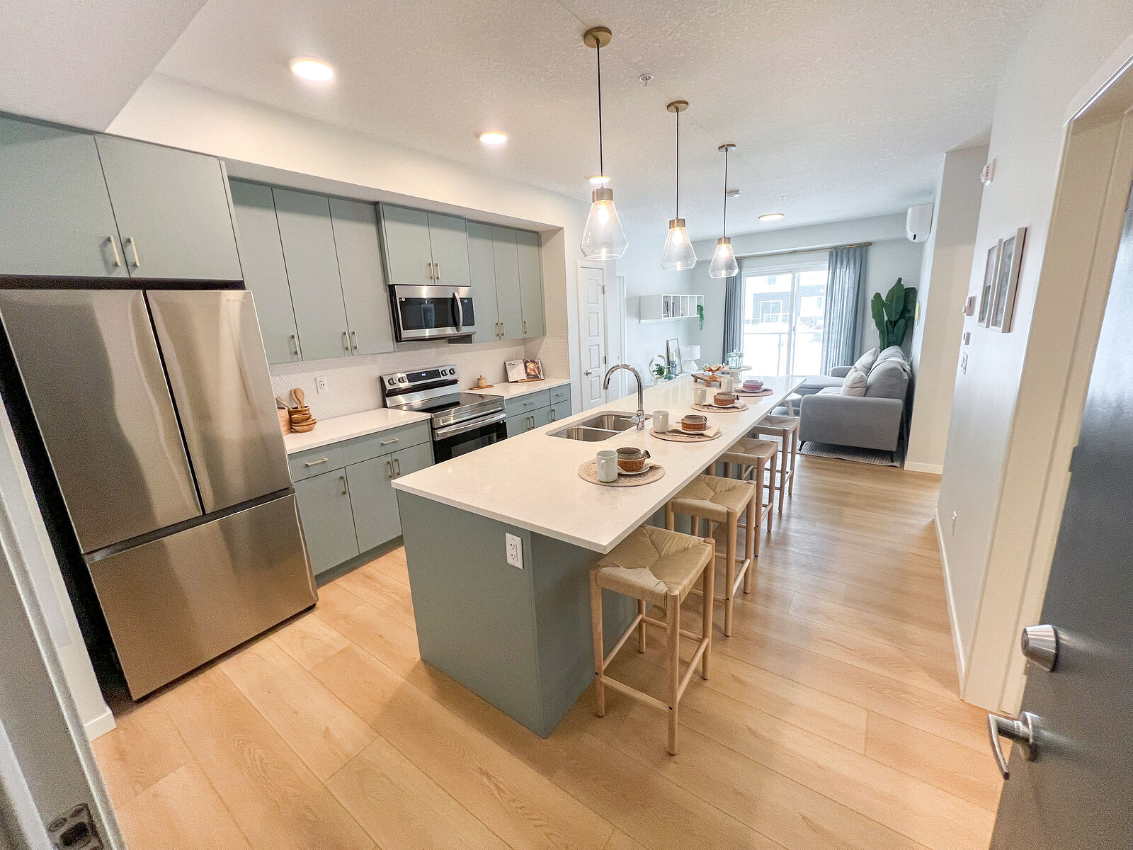 Calgary 2 bedrooms Condo Unit for rent. Property photo: 732827-1