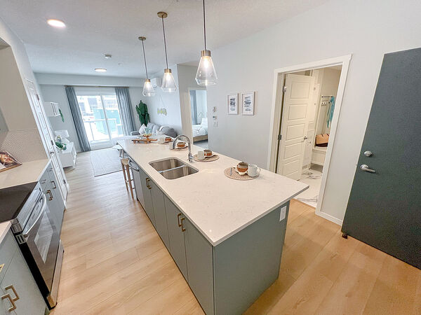 Calgary 2 bedrooms Condo Unit for rent. Property photo: 732827-2