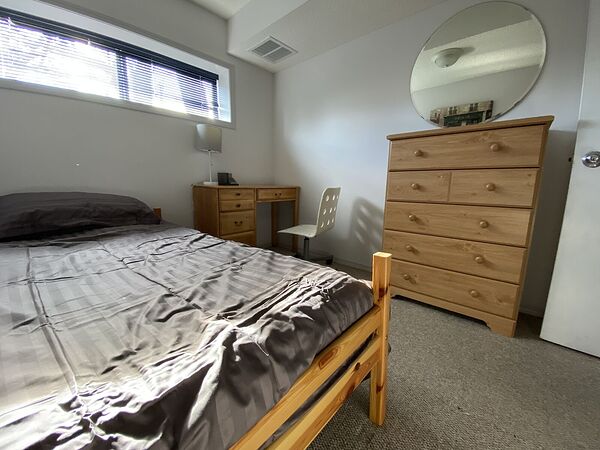 Calgary 1 + Den bedrooms Room For Rent for rent. Property photo: 733238-2