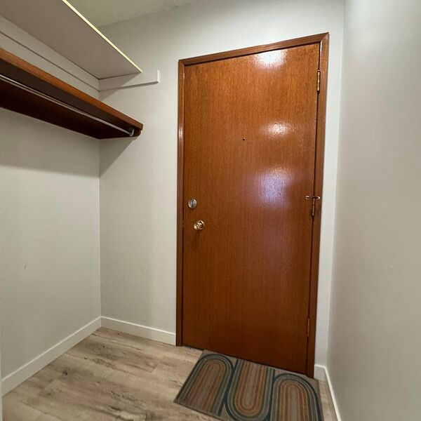 Calgary 1 bedroom Condo Unit for rent. Property photo: 733490-2