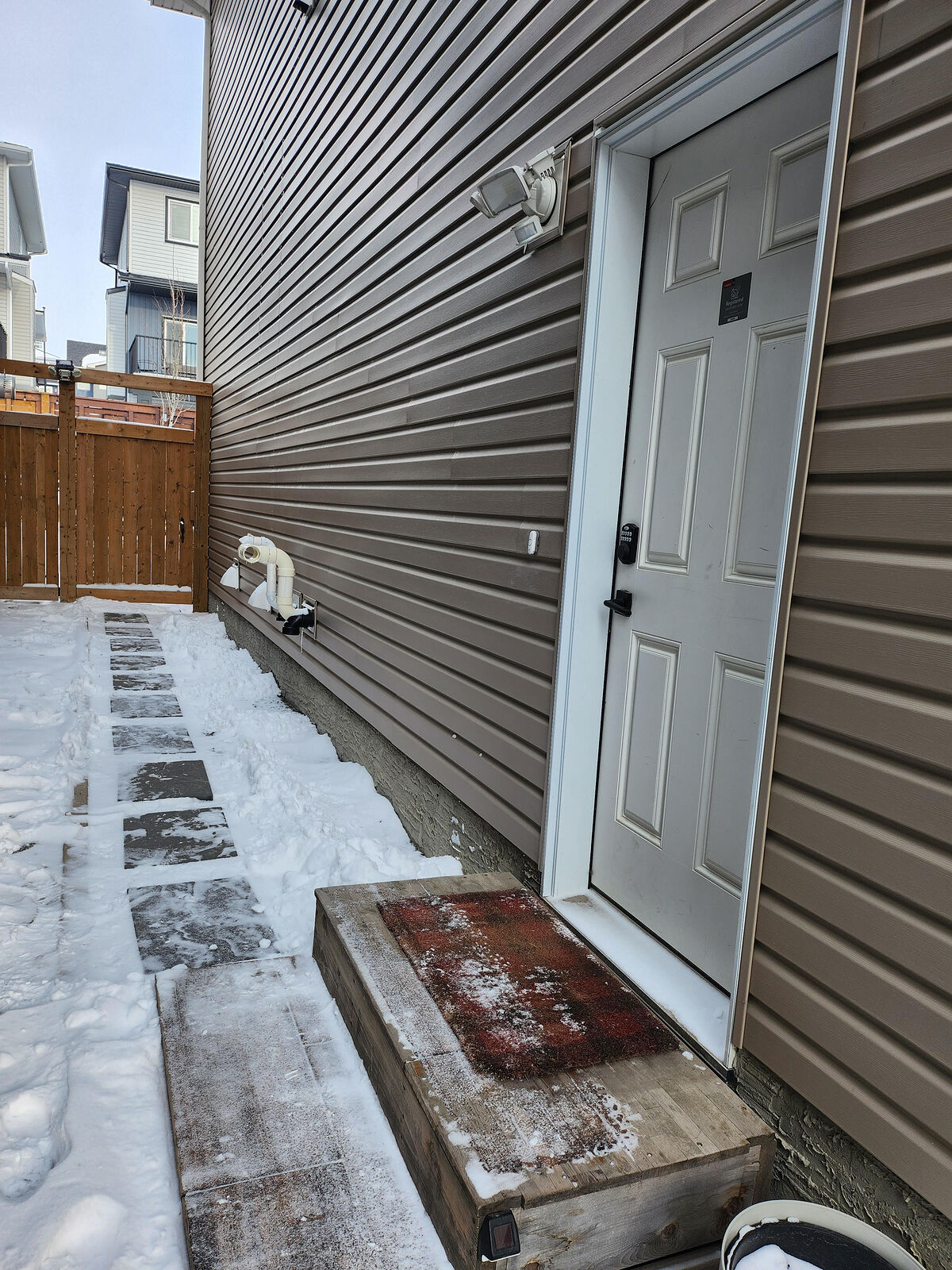 Calgary 2 bedrooms Basement for rent. Property photo: 733923-1