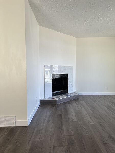 Calgary 4 bedrooms Duplex for rent. Property photo: 73401-3