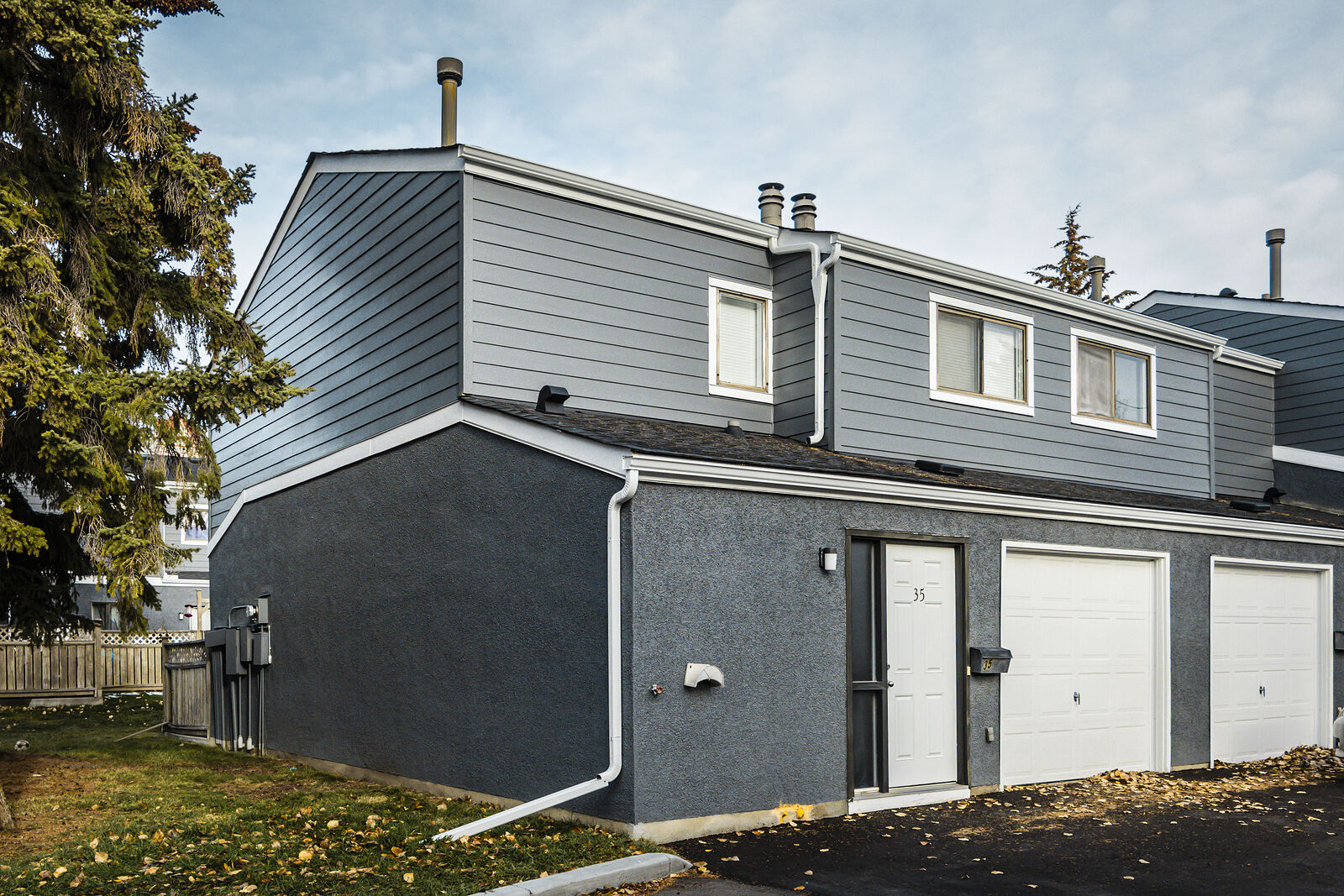 Calgary 3 bedrooms Townhouse for rent. Property photo: 734297-1