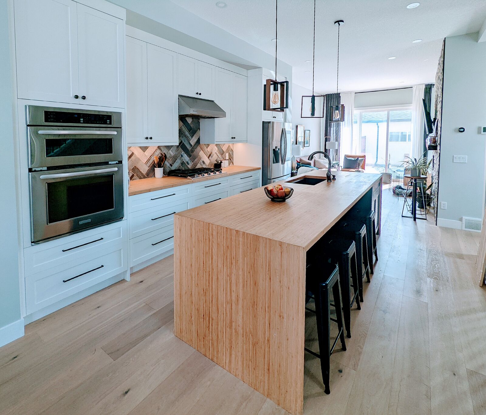 Calgary 4 bedrooms Room For Rent for rent. Property photo: 734616-1