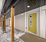 Room For Rent : Private 1 Bed , 1 Bath in Sleek New Build Townhome