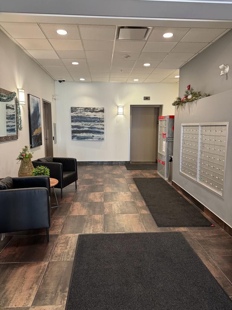 Calgary 2 bedrooms Condo Unit for rent. Property photo: 735385-1