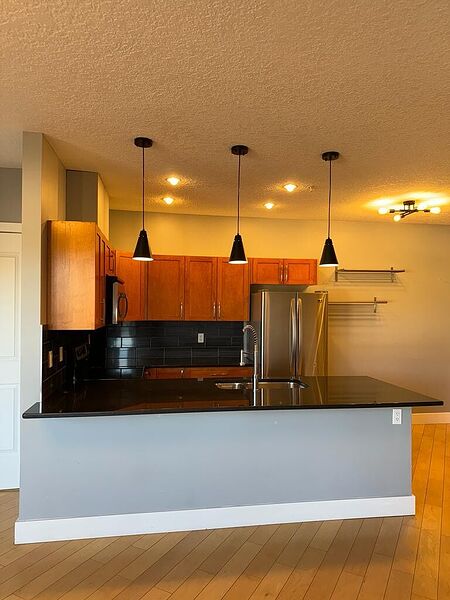 Calgary 2 bedrooms Condo Unit for rent. Property photo: 735385-3