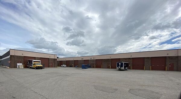 Calgary studio Apartment for rent. Property photo: 735660-3