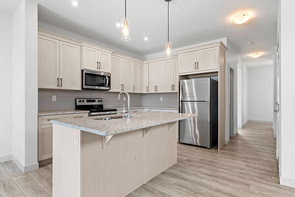Calgary 4 bedrooms Duplex for rent. Property photo: 735662-2