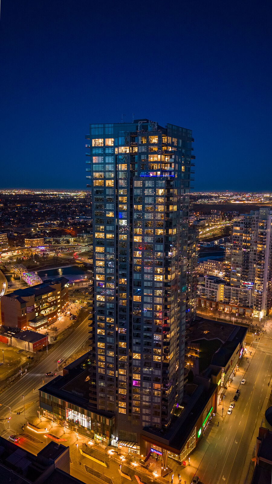 Calgary 2 + Den bedrooms Condo Unit for rent. Property photo: 735962-1