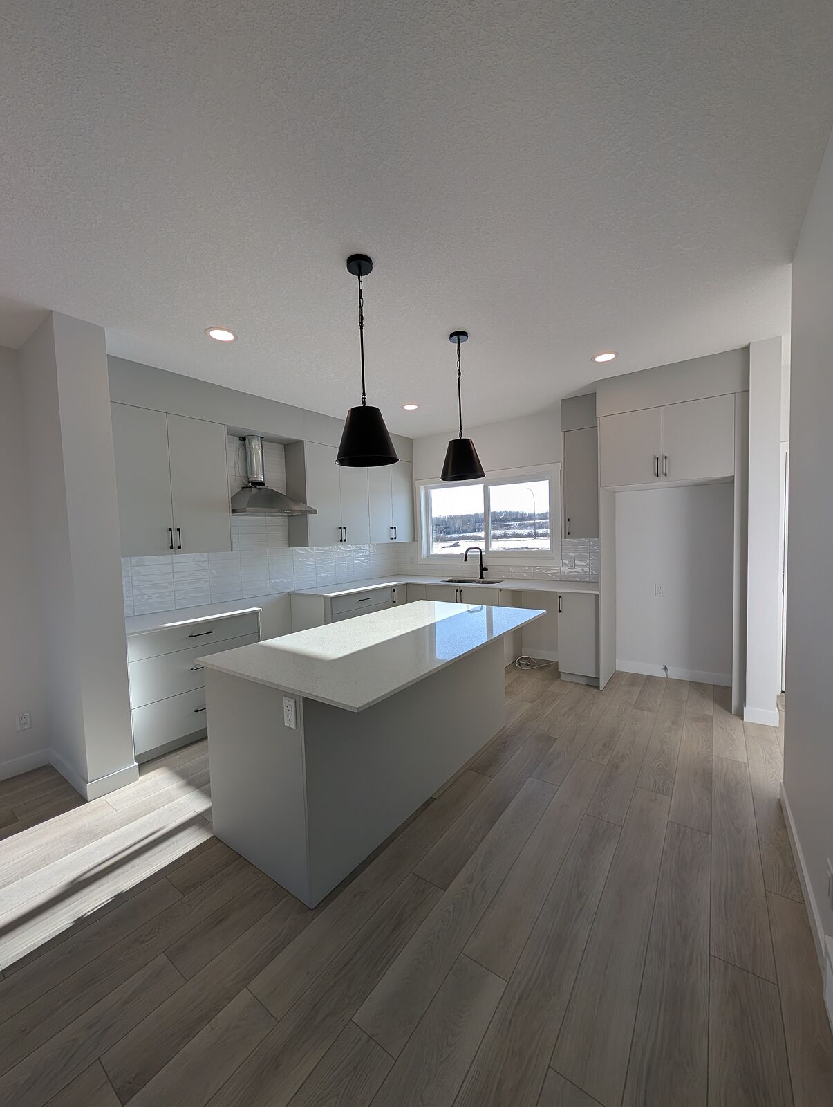 Calgary 3 bedrooms Duplex for rent. Property photo: 735984-1