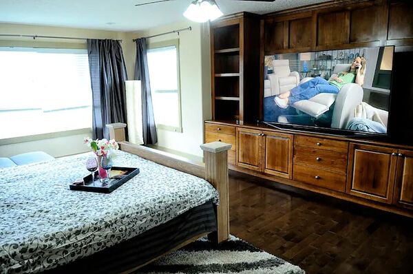 Calgary 3 + Den bedrooms House for rent. Property photo: 736219-3