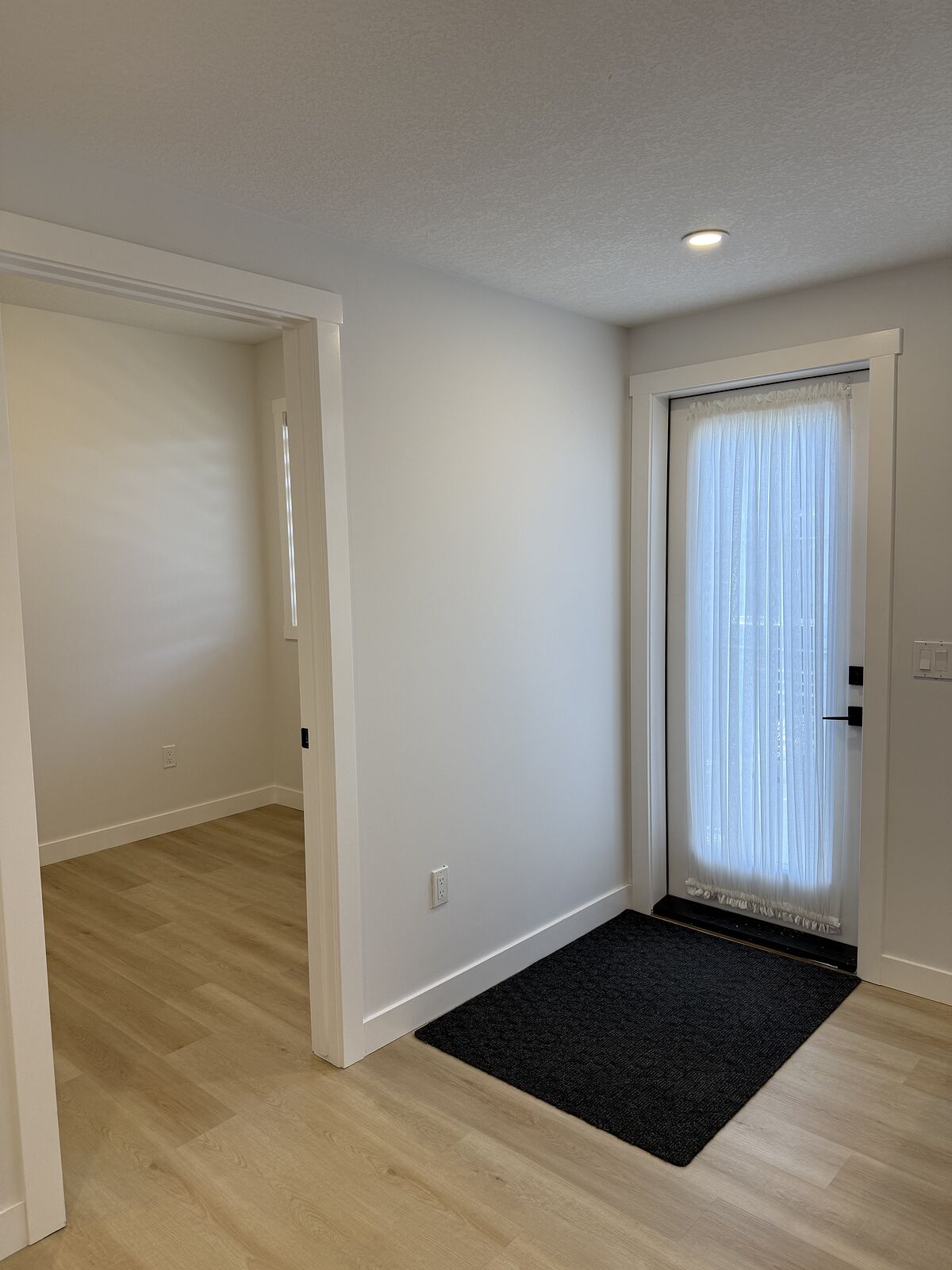 Calgary 2 bedrooms Basement for rent. Property photo: 736229-1