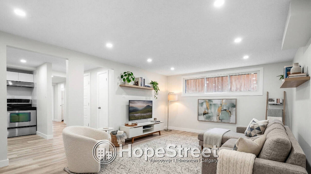 Calgary 2 bedrooms House for rent. Property photo: 736261-1