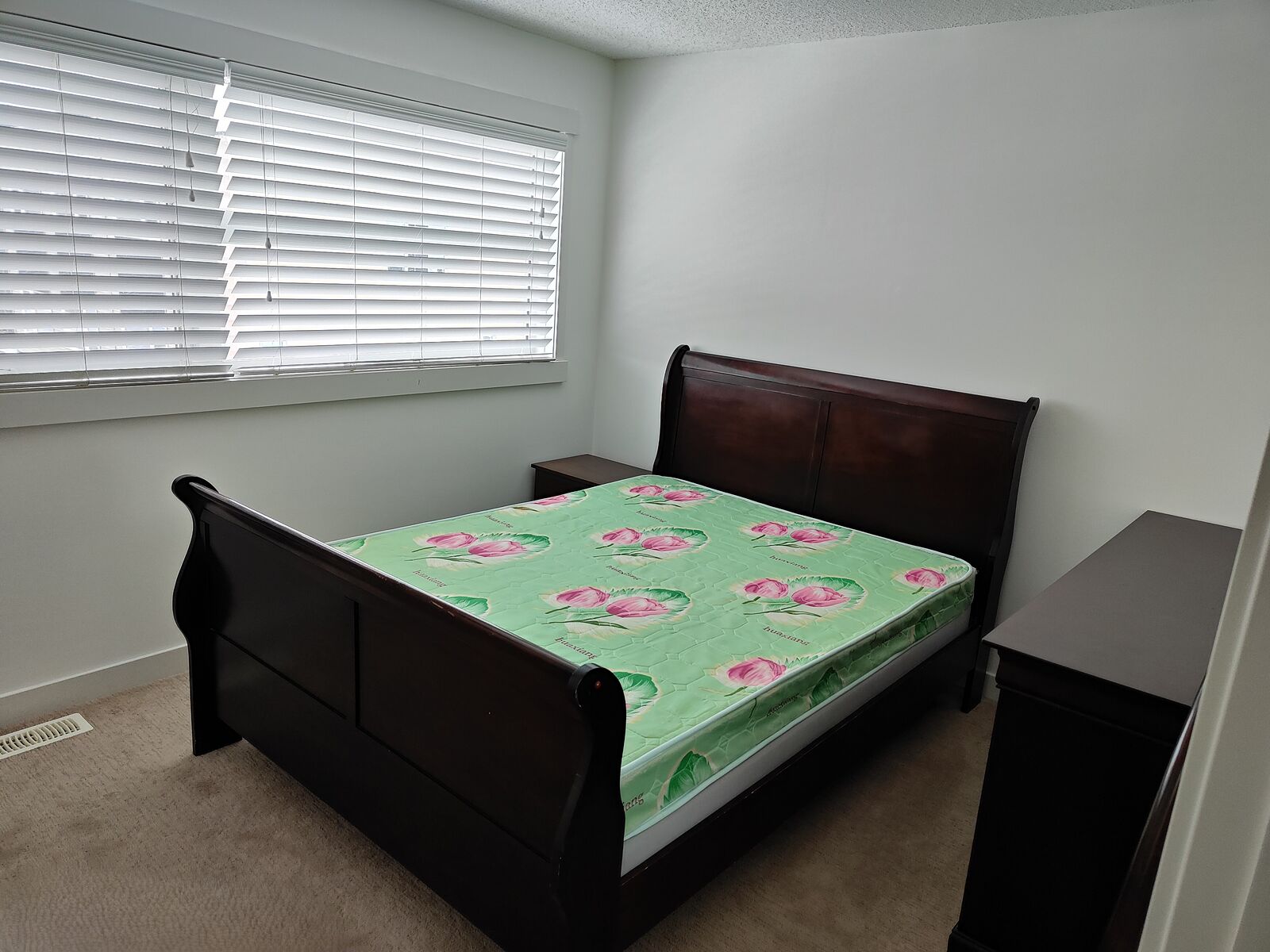 Calgary 2 bedrooms Room For Rent for rent. Property photo: 736320-1