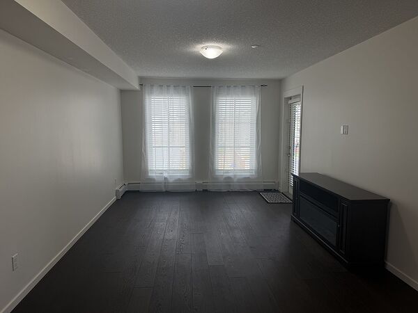 Calgary 1 bedroom Condo Unit for rent. Property photo: 736328-3