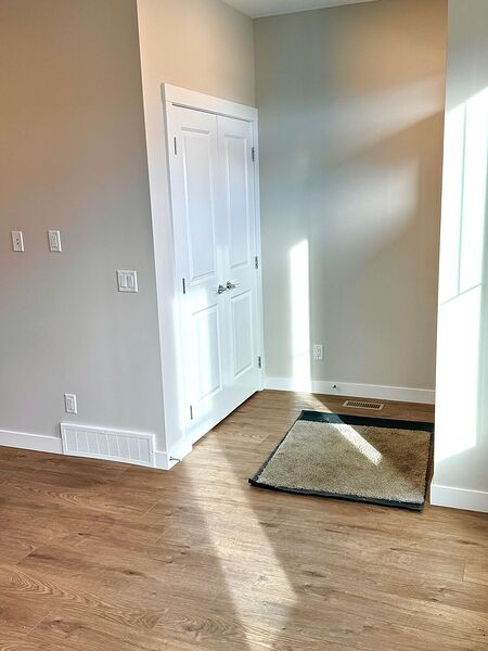 Calgary 3 + Den bedrooms Duplex for rent. Property photo: 736334-3