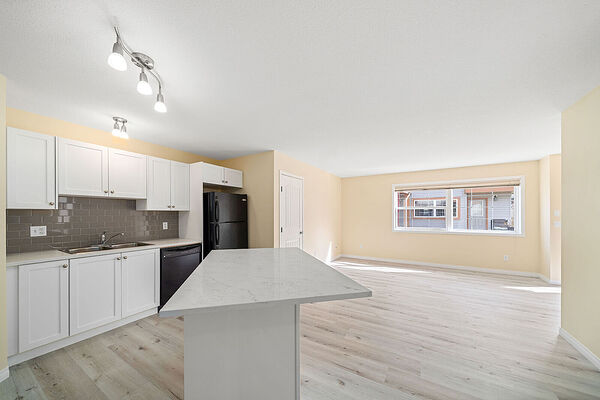 Calgary 2 bedrooms Townhouse for rent. Property photo: 736495-2