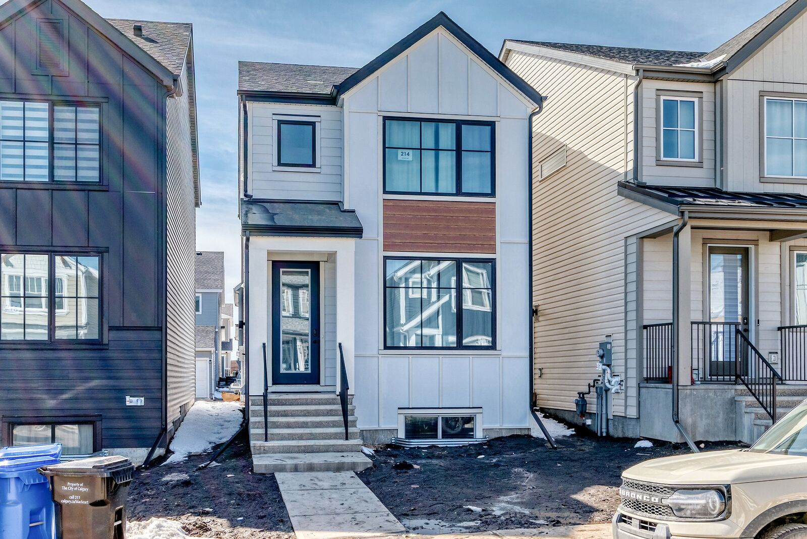 Calgary 3 bedrooms House for rent. Property photo: 736523-1