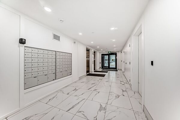 Calgary 2 bedrooms Condo Unit for rent. Property photo: 736605-2