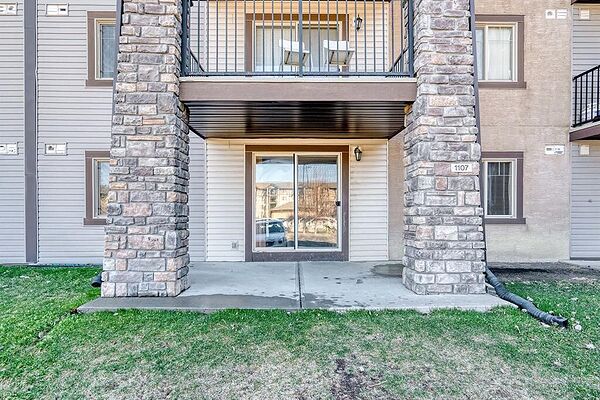 Calgary 2 + Den bedrooms Condo Unit for rent. Property photo: 736653-2