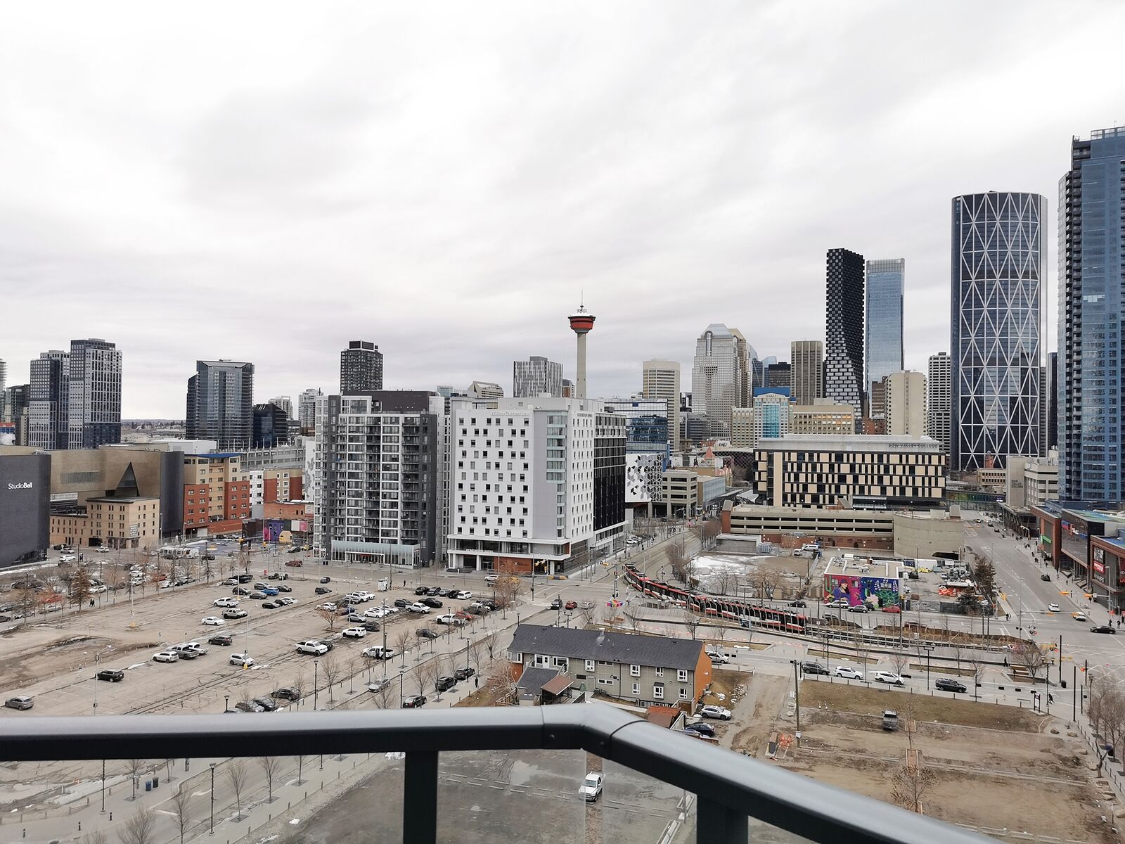 Calgary 1 + Den bedrooms Condo Unit for rent. Property photo: 736703-1