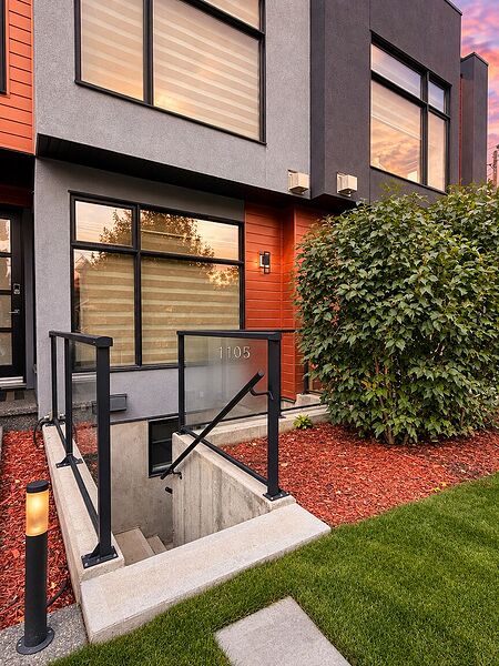 Furnished, clean and modern 1 Bedroom Basement in Renfrew