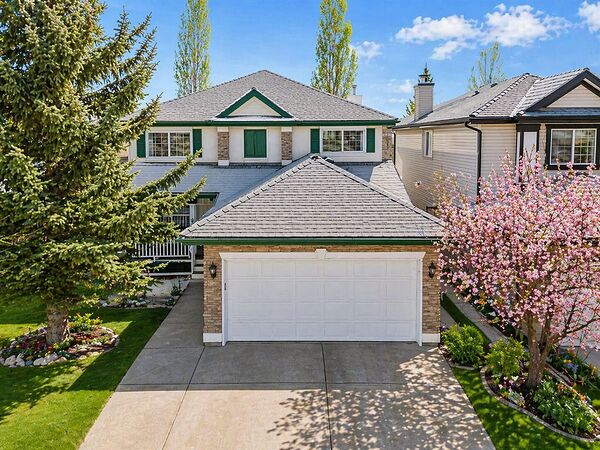 Calgary 5 + Den bedrooms House for rent. Property photo: 736804-2