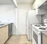 Bright 3 bed 1 bath legal lower suite close to Dalhousie LRT station